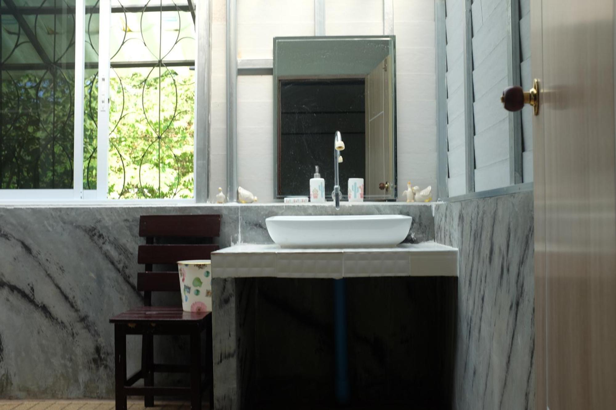 Ferienwohnung Rai Boonsom Phrao Zimmer foto